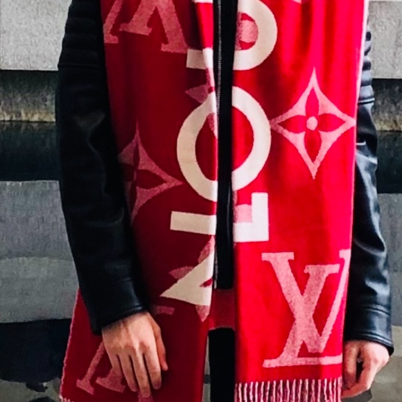 LOUIS VUITTON: Monogram Capital Scarf (M73453) - Unisex - Picture 2 of 7